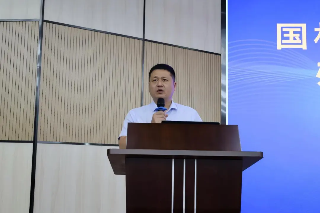 大型组织 AI 转型中的数据流程与人员协作